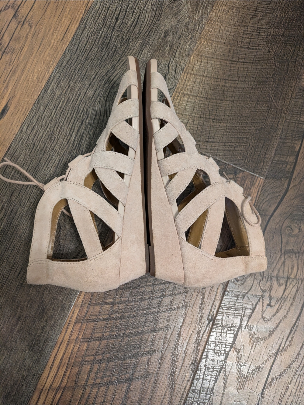 Clarks Artisan Suede Gladiator Sandals Women's 7.5 M Beige Lace Up Wedge Heel - Picture 7 of 8